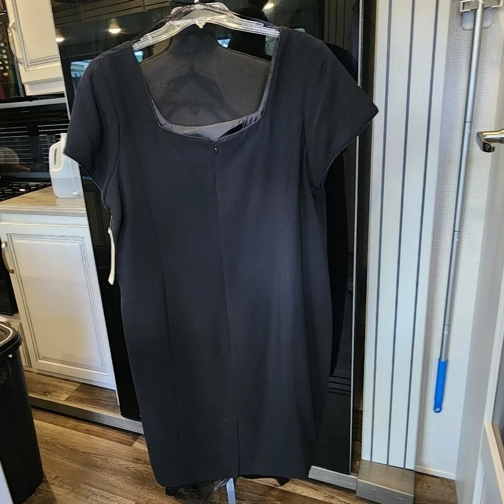 AMANDA SMITH DRESS - Picture 5 of 8